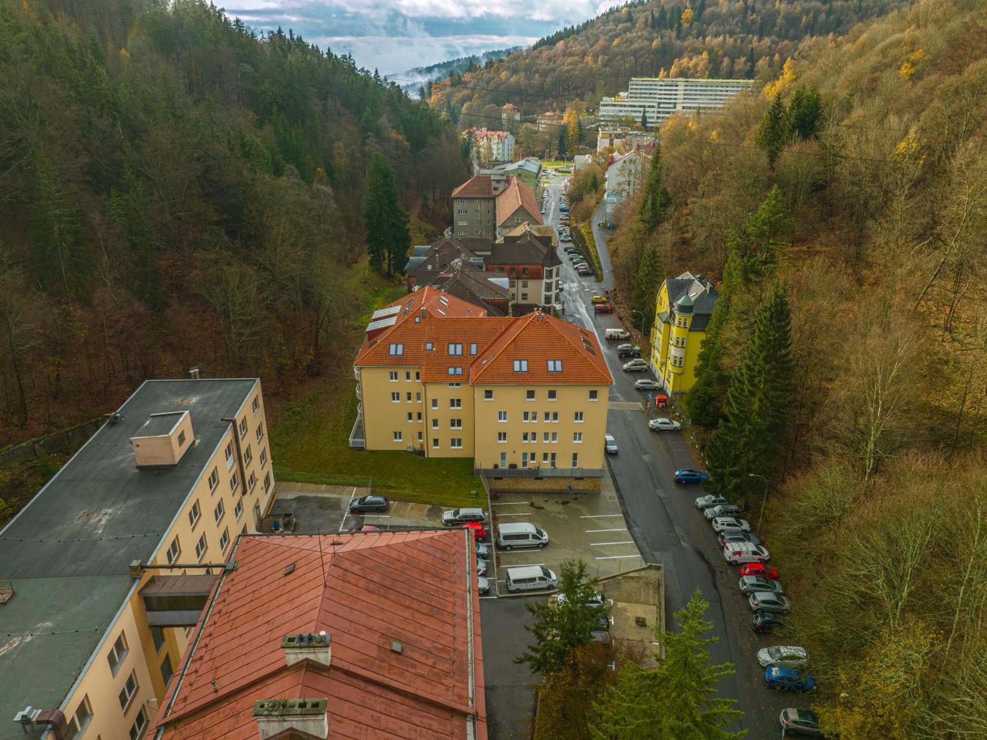 Apartman 4 - Rezidence K Lanovce ヤーヒモフ エクステリア 写真