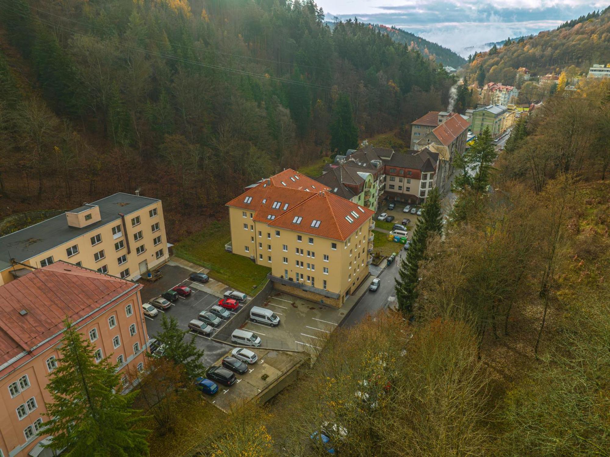 Apartman 4 - Rezidence K Lanovce ヤーヒモフ エクステリア 写真